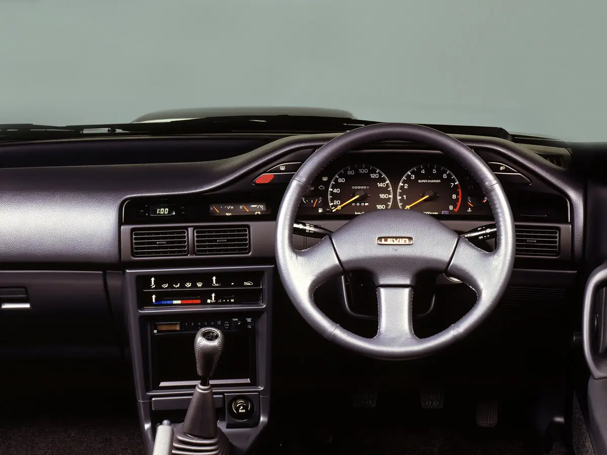 Toyota Corolla Levin V (AE91/AE92) Купе — сүрөт 4