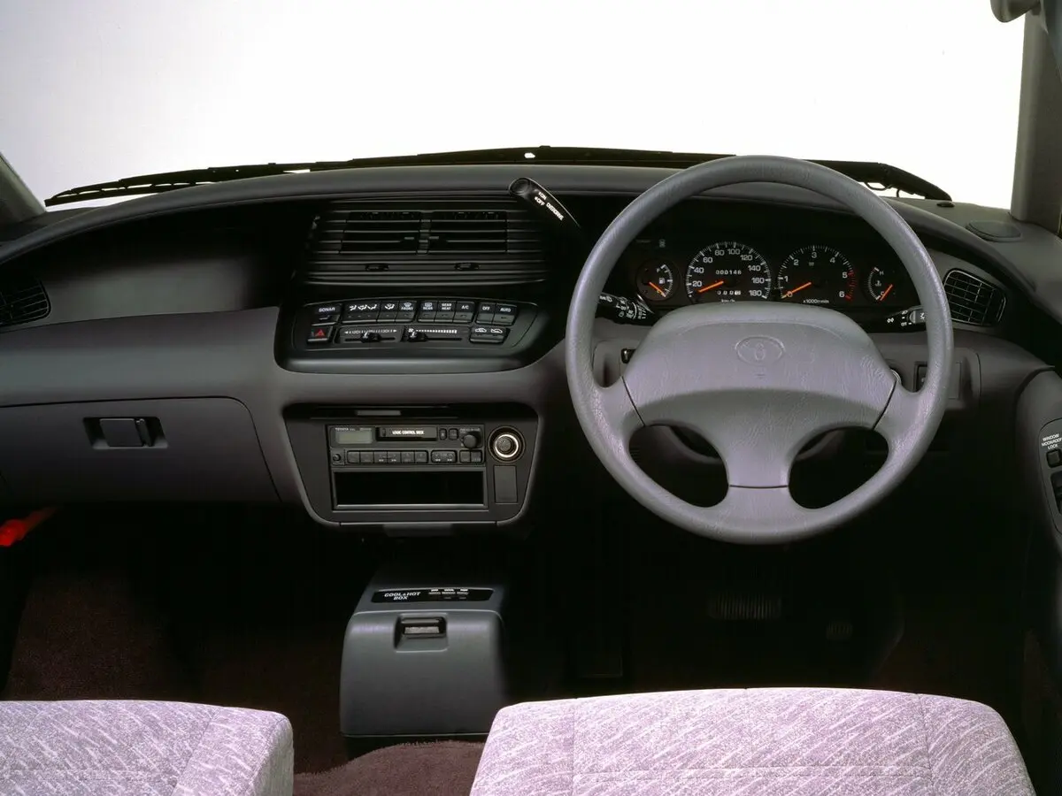 Toyota Estima I Минивэн Lucida — фото 6