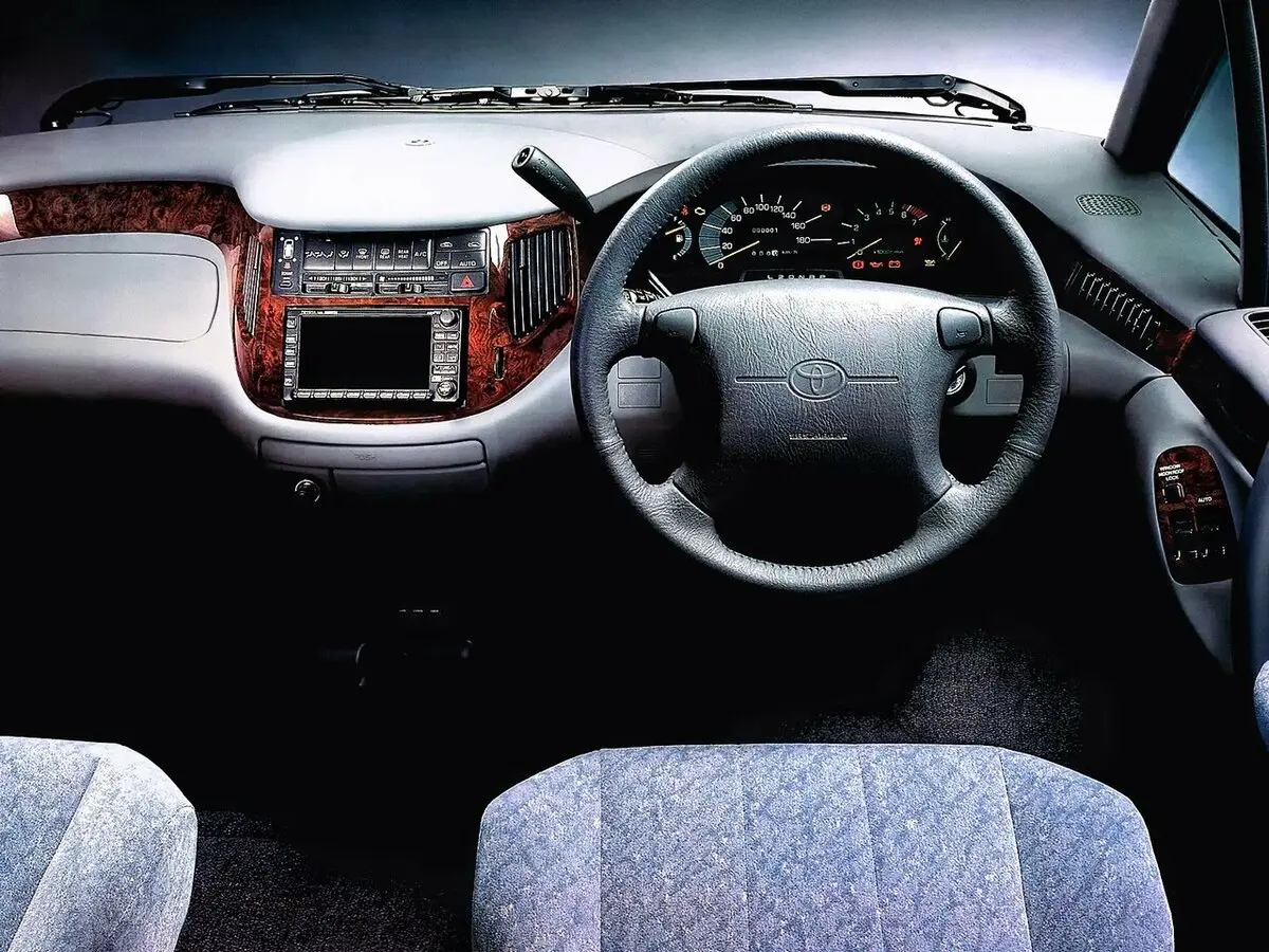 Toyota Estima I Минивэн Lucida — фото 7
