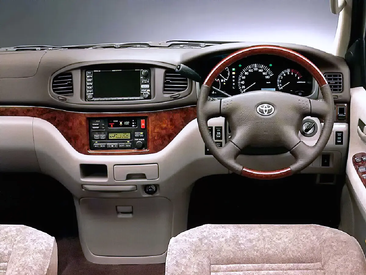 Toyota Regius I Рестайлинг Минивэн — фото 5