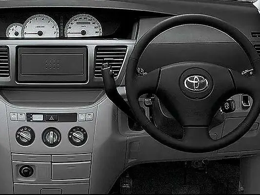Toyota Noah I (R60) Минивэн — фото 6