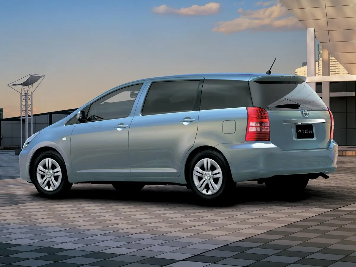 Toyota Wish I Компактвэн — фото 3