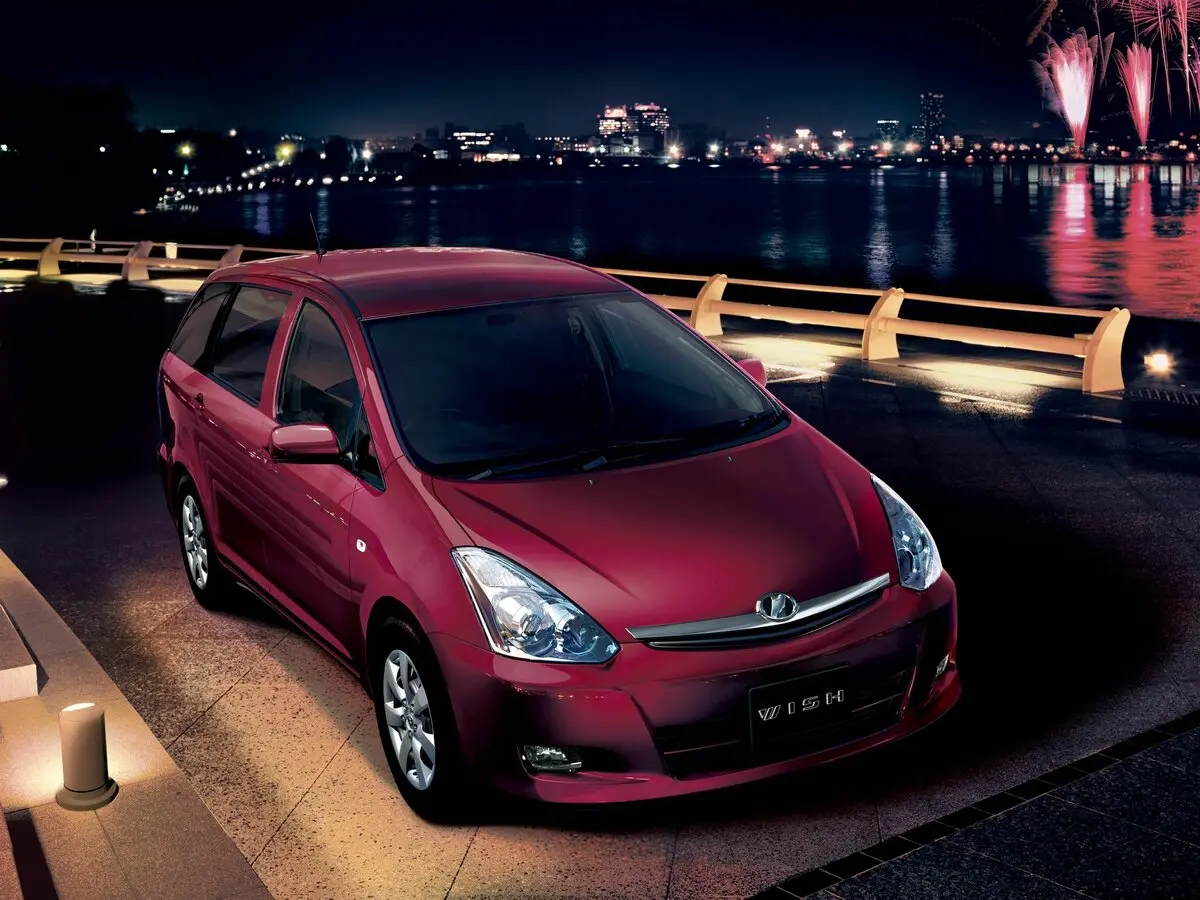 Toyota Wish I Рестайлинг Компактвэн — фото 3