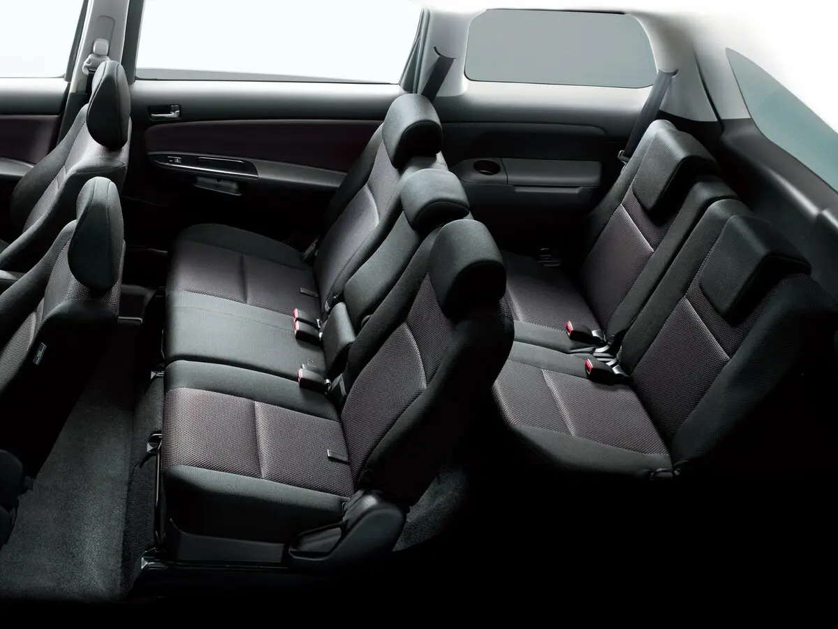 Toyota Wish I Рестайлинг Компактвэн — фото 7