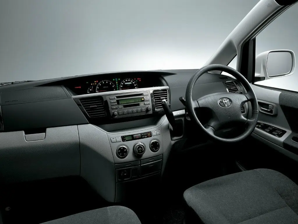 Toyota Voxy I (R60) Компактвэн — сүрөт 4