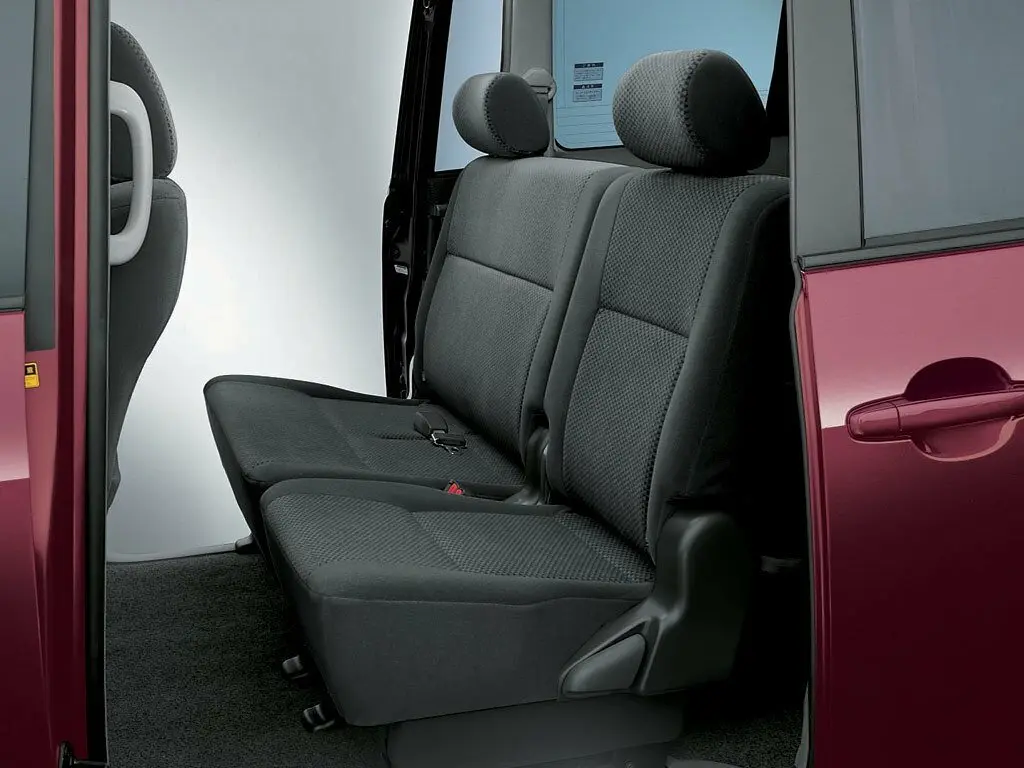 Toyota Voxy I (R60) Компактвэн — сүрөт 5