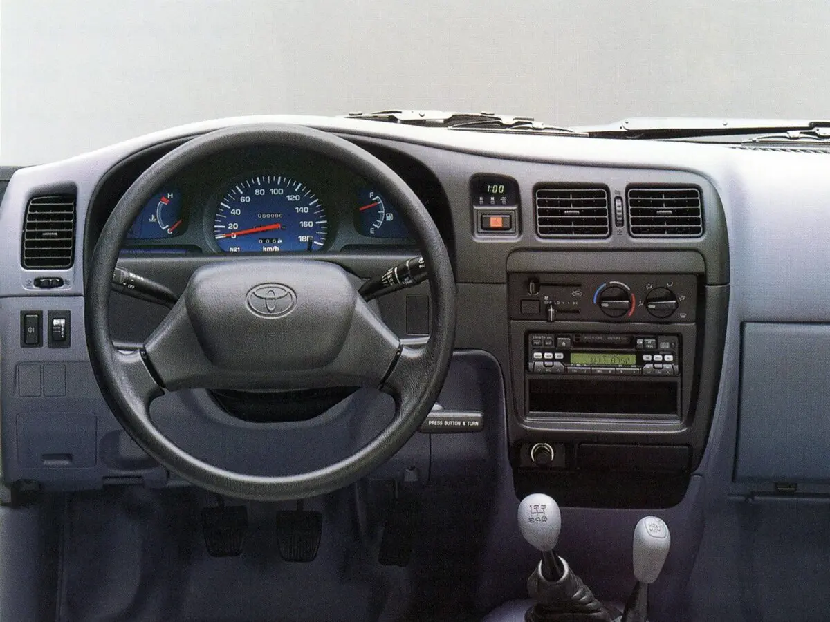 Toyota Hilux VI Пикап Полуторная кабина — сүрөт 3