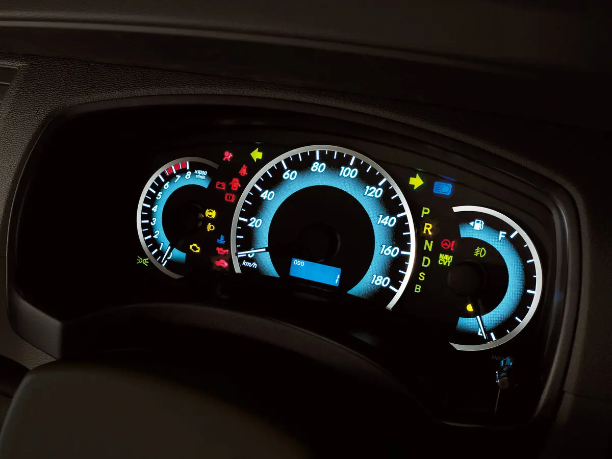 Toyota ISis I Компактвэн — сүрөт 8