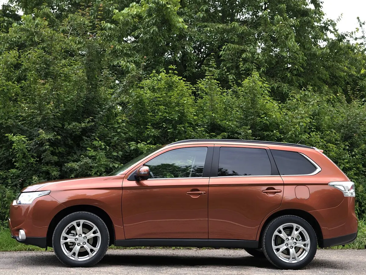 Mitsubishi Outlander III Внедорожник 5 дв. — photo 2