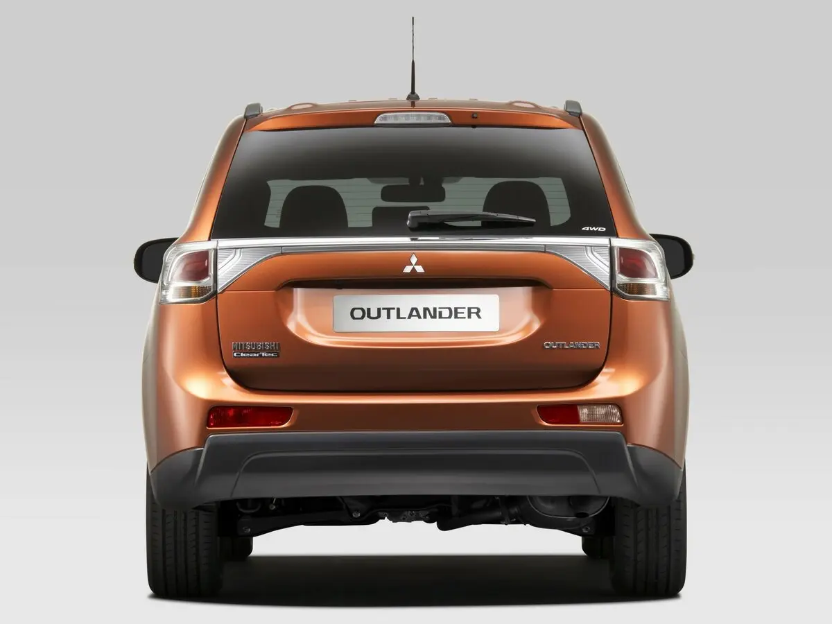 Mitsubishi Outlander III Внедорожник 5 дв. — photo 4