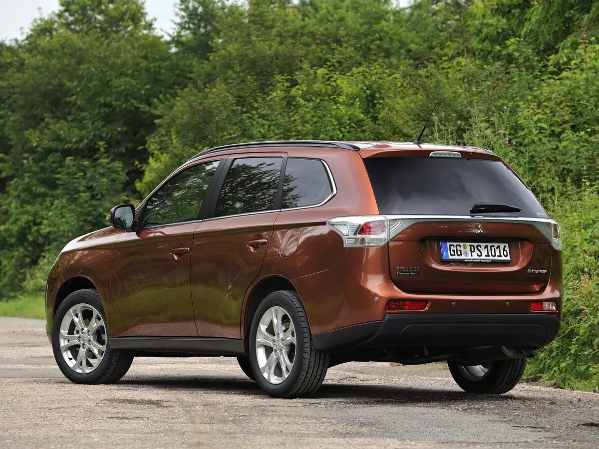 Mitsubishi Outlander III Внедорожник 5 дв. — photo 5