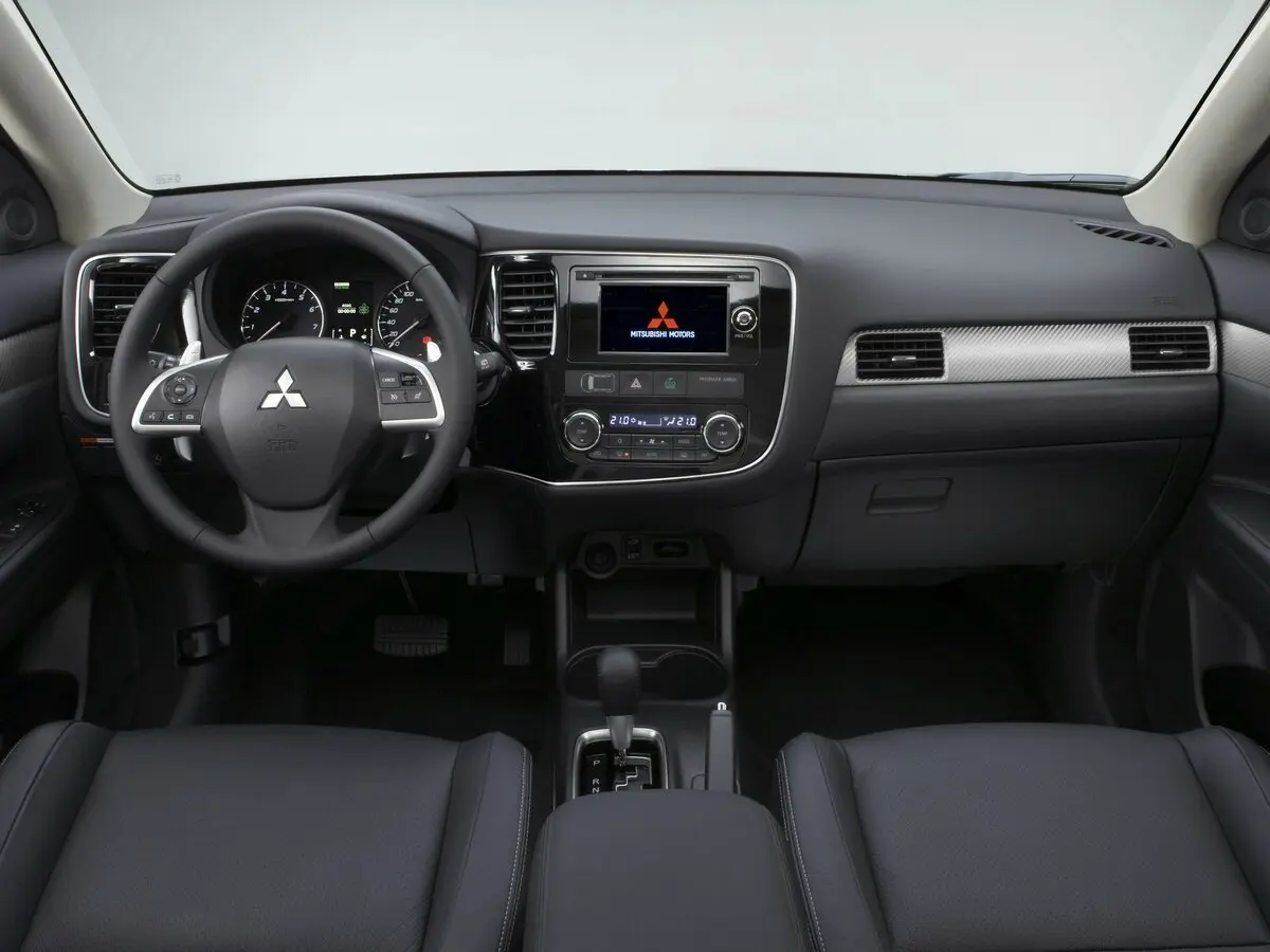 Mitsubishi Outlander III Внедорожник 5 дв. — photo 6