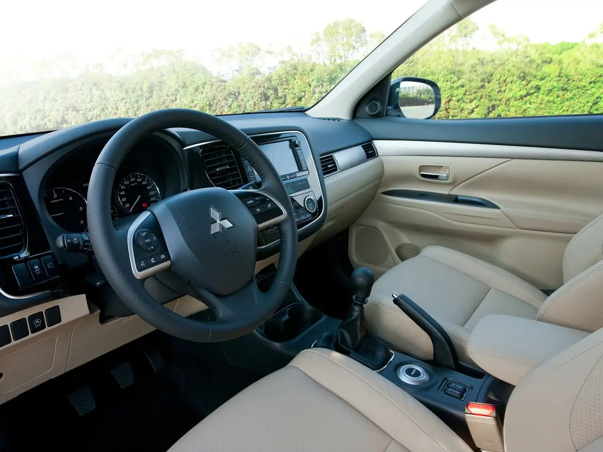 Mitsubishi Outlander III Внедорожник 5 дв. — photo 7