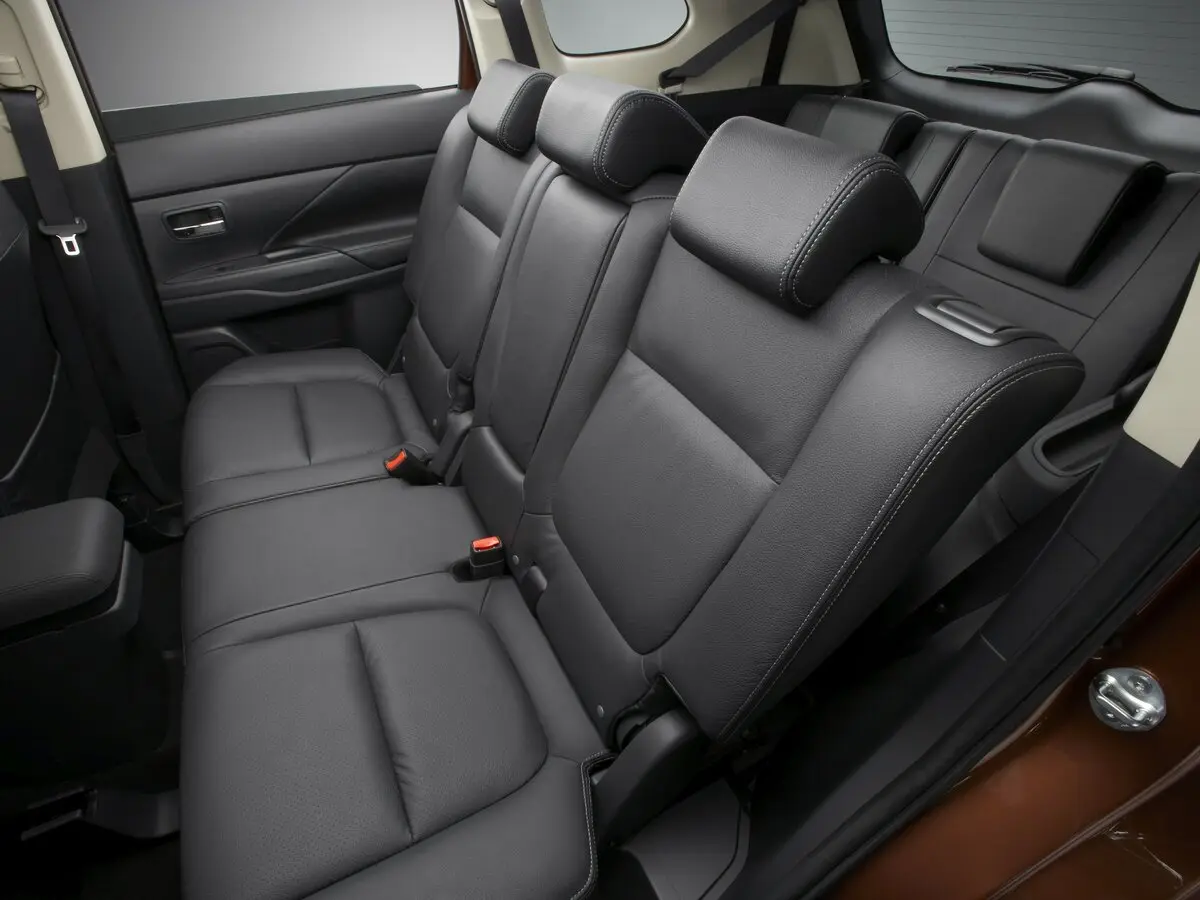 Mitsubishi Outlander III Внедорожник 5 дв. — photo 9