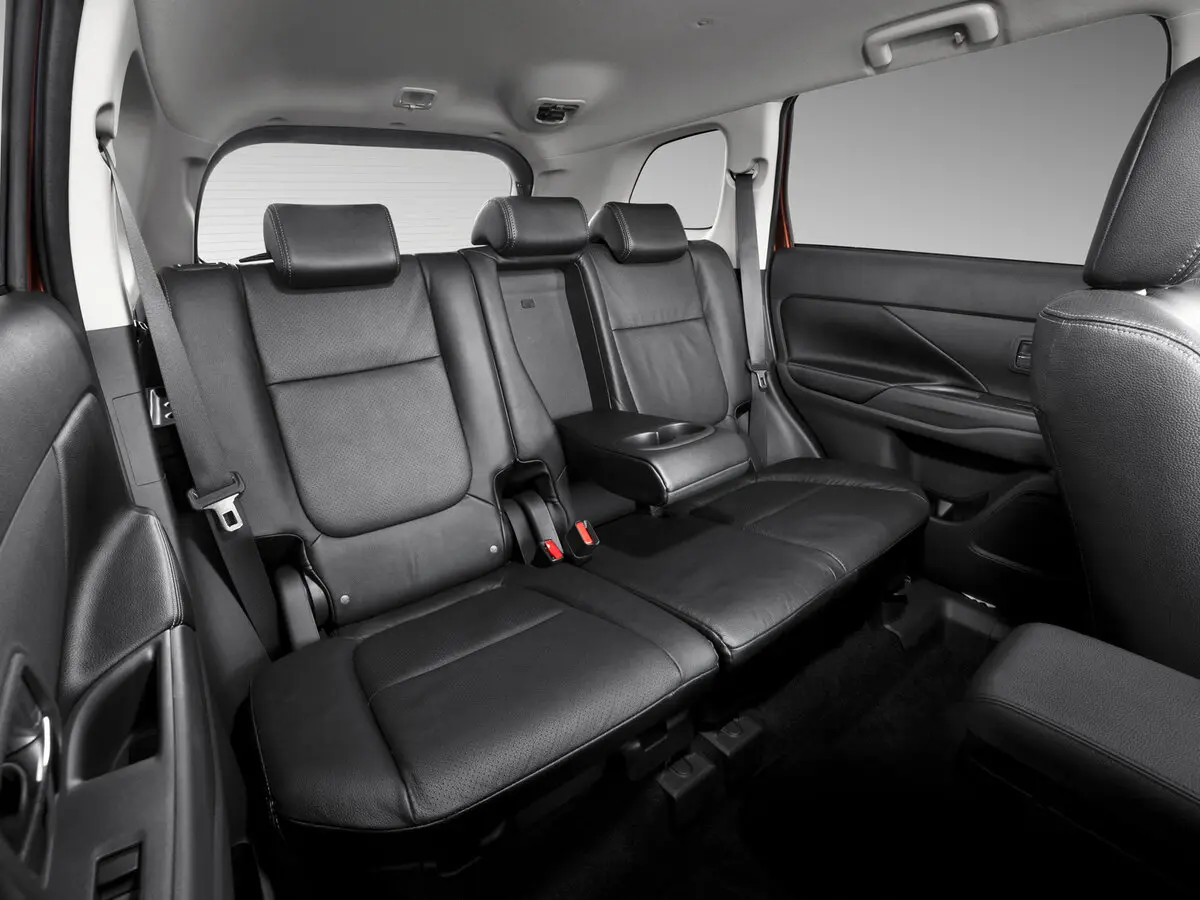 Mitsubishi Outlander III Внедорожник 5 дв. — photo 10