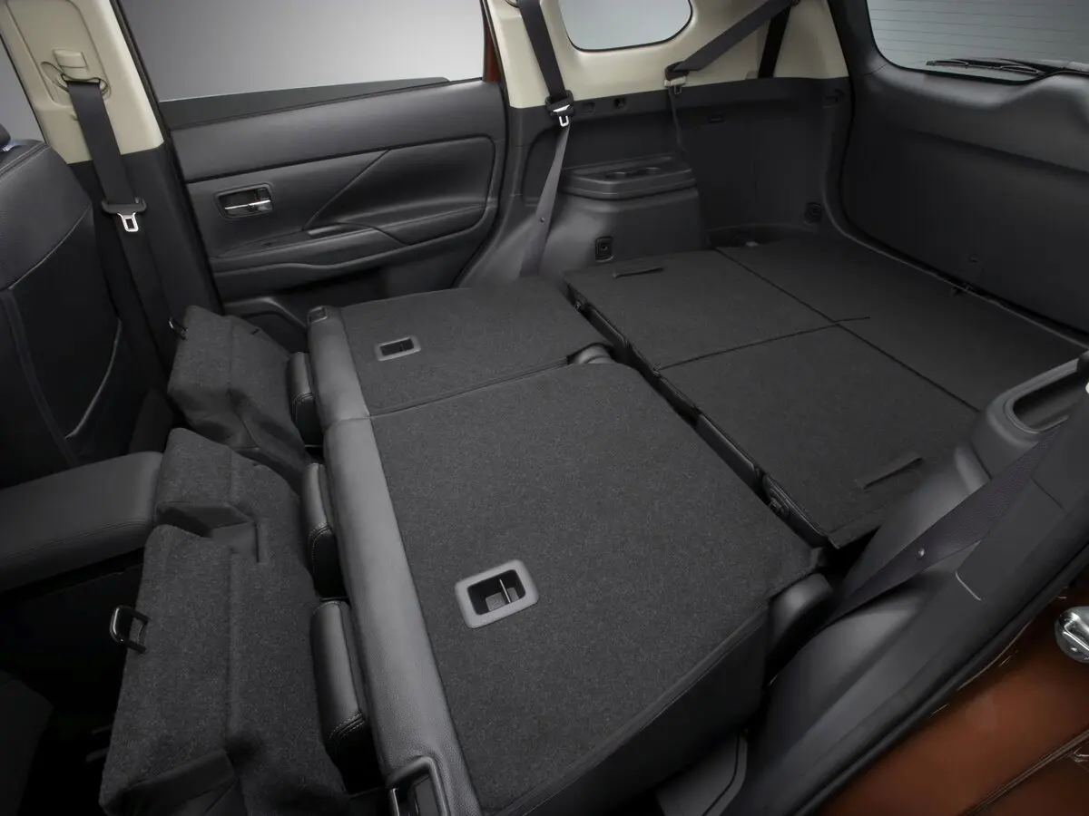 Mitsubishi Outlander III Внедорожник 5 дв. — photo 12