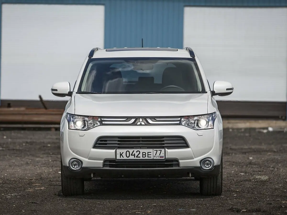 Mitsubishi Outlander III Внедорожник 5 дв. — photo 17