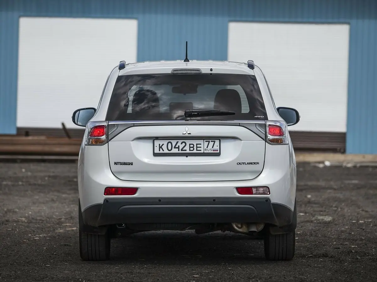 Mitsubishi Outlander III Внедорожник 5 дв. — photo 18
