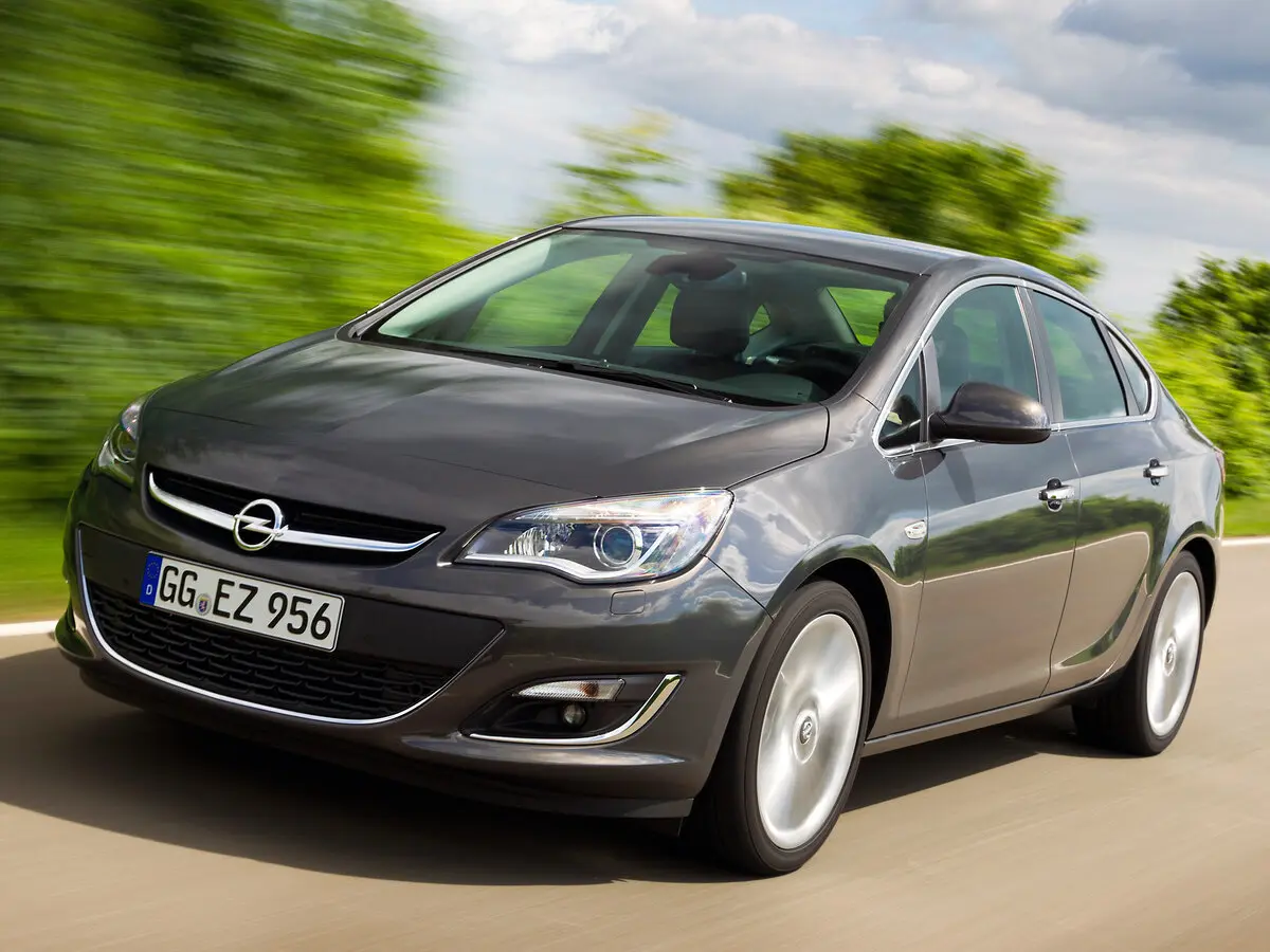 Opel Astra J Рестайлинг Седан