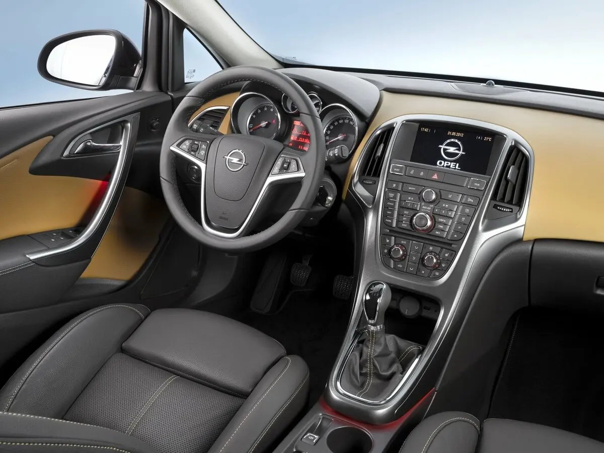 Opel Astra J Рестайлинг Седан — фото 6