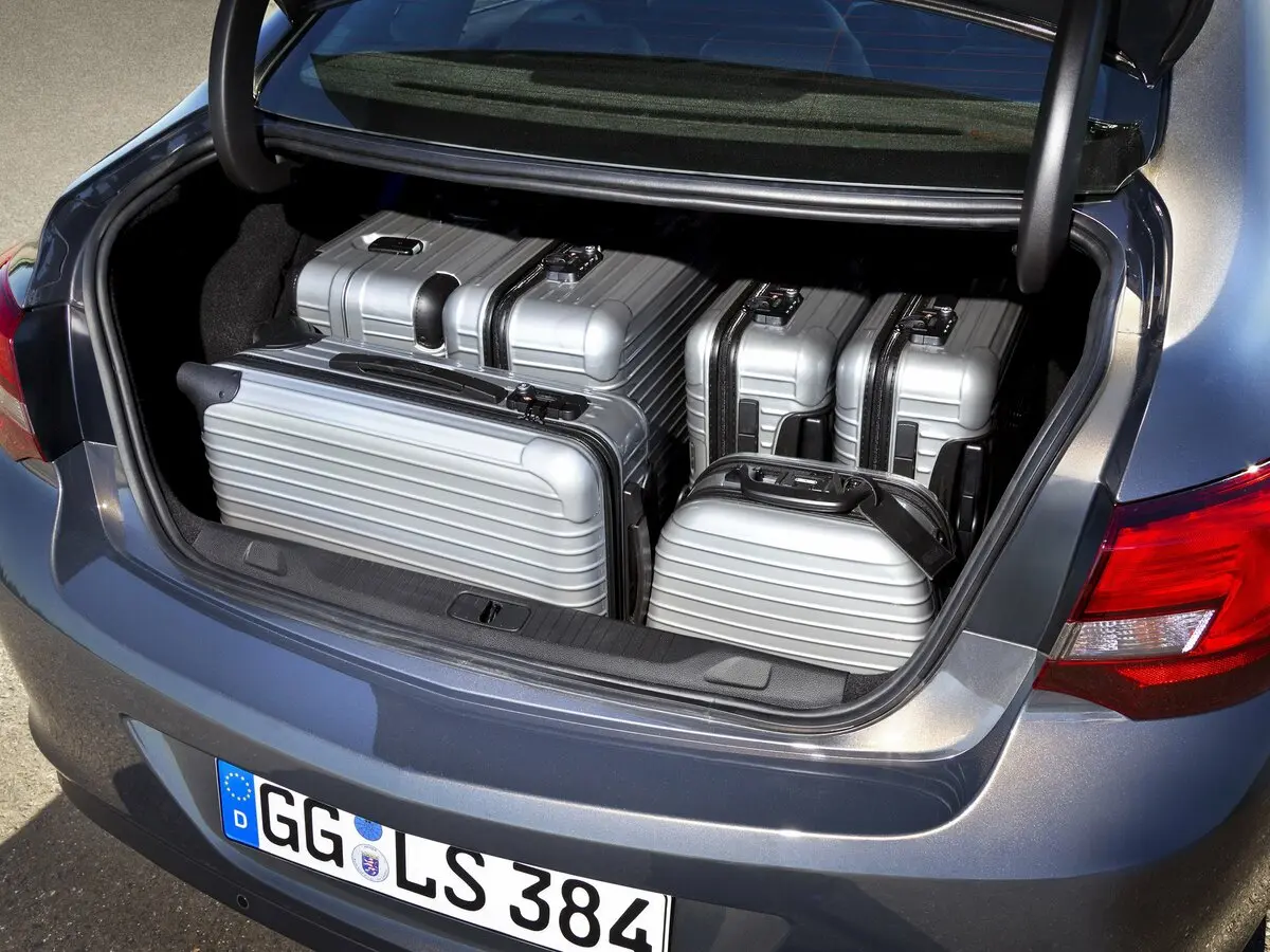 Opel Astra J Рестайлинг Седан — фото 9