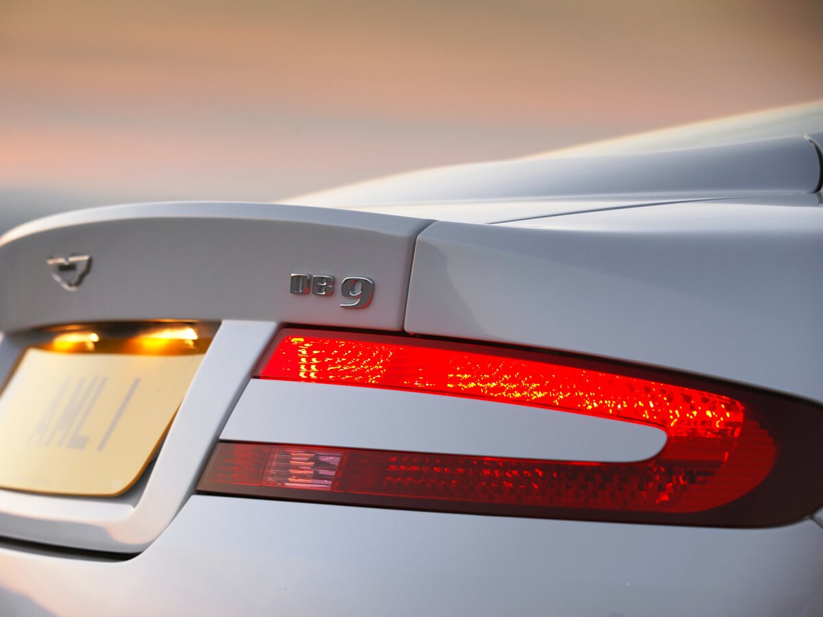 Aston Martin DB9 I Рестайлинг Купе — фото 8