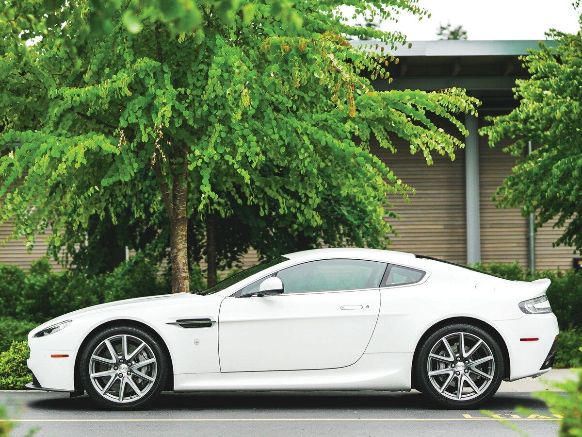 Aston Martin V8 Vantage III Рестайлинг Купе — фото 2