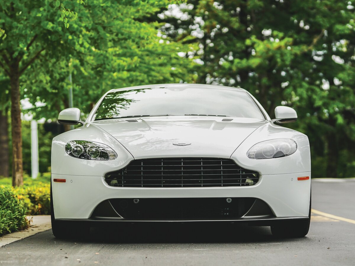 Aston Martin V8 Vantage III Рестайлинг Купе — фото 3