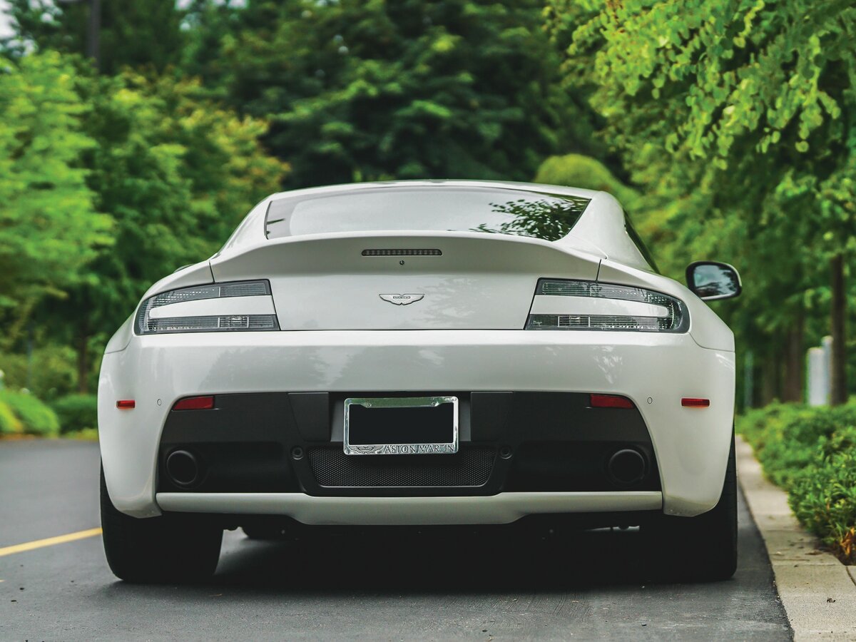 Aston Martin V8 Vantage III Рестайлинг Купе — фото 4
