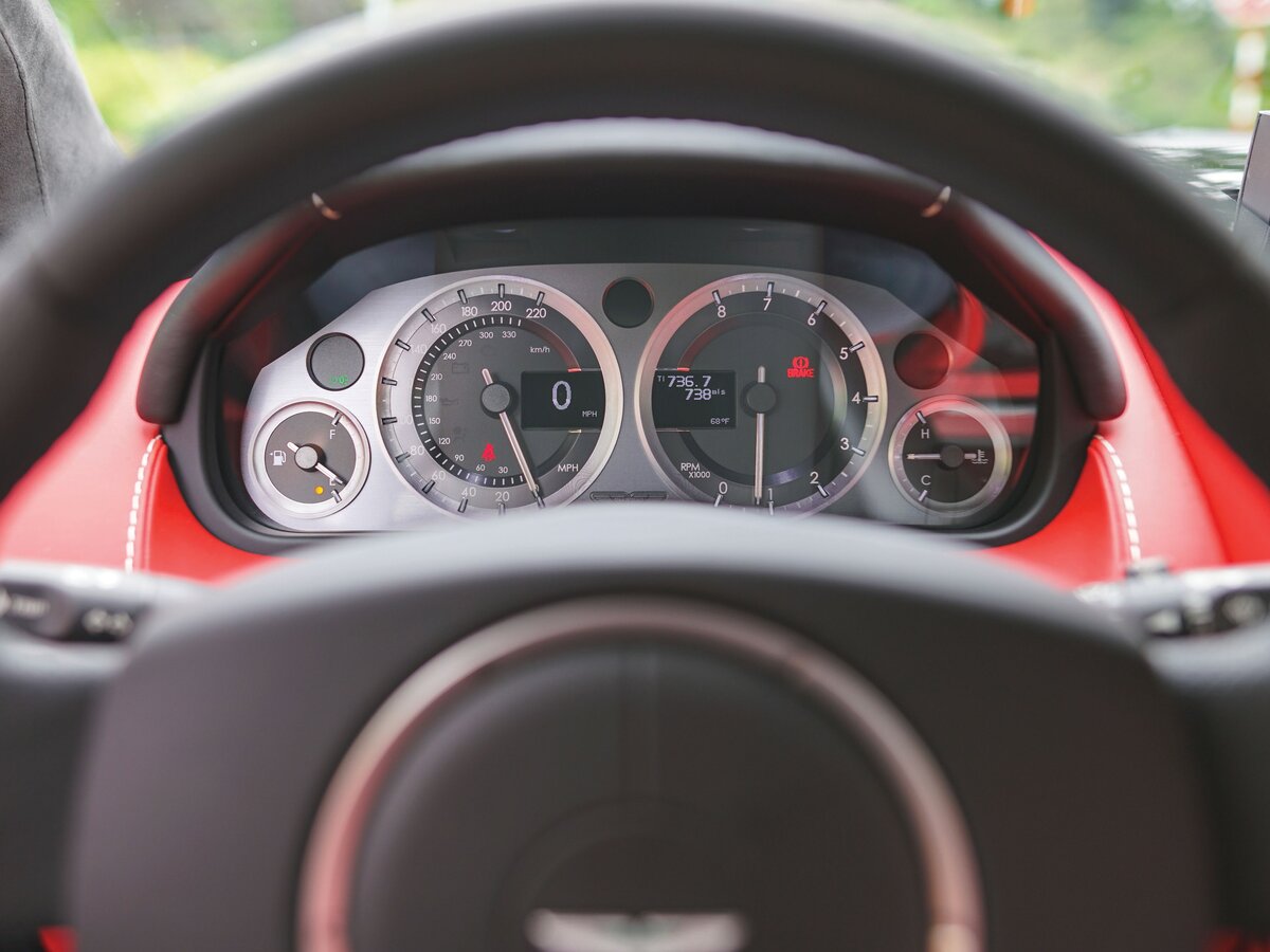Aston Martin V8 Vantage III Рестайлинг Купе — фото 8