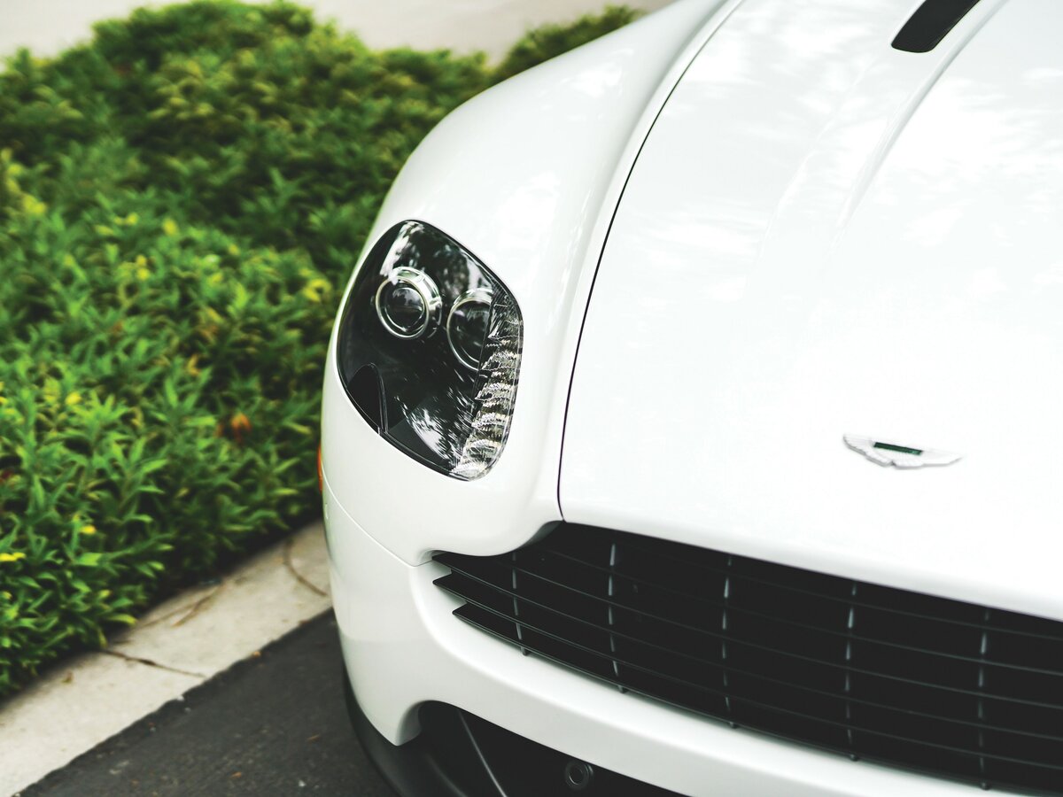 Aston Martin V8 Vantage III Рестайлинг Купе — фото 13