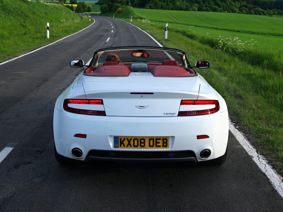 Aston Martin V8 Vantage III Рестайлинг Родстер — фото 3