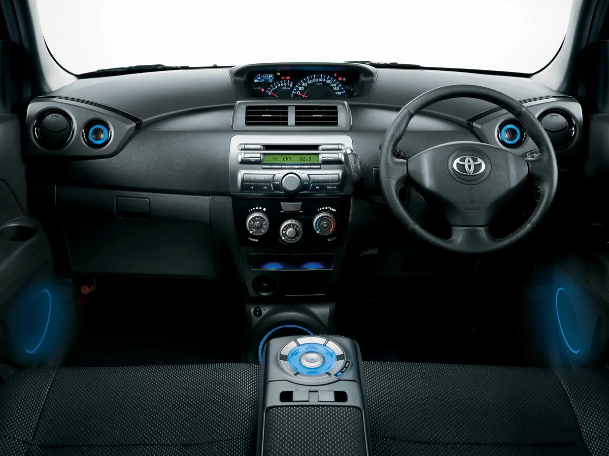 Toyota bB II Компактвэн — фото 4