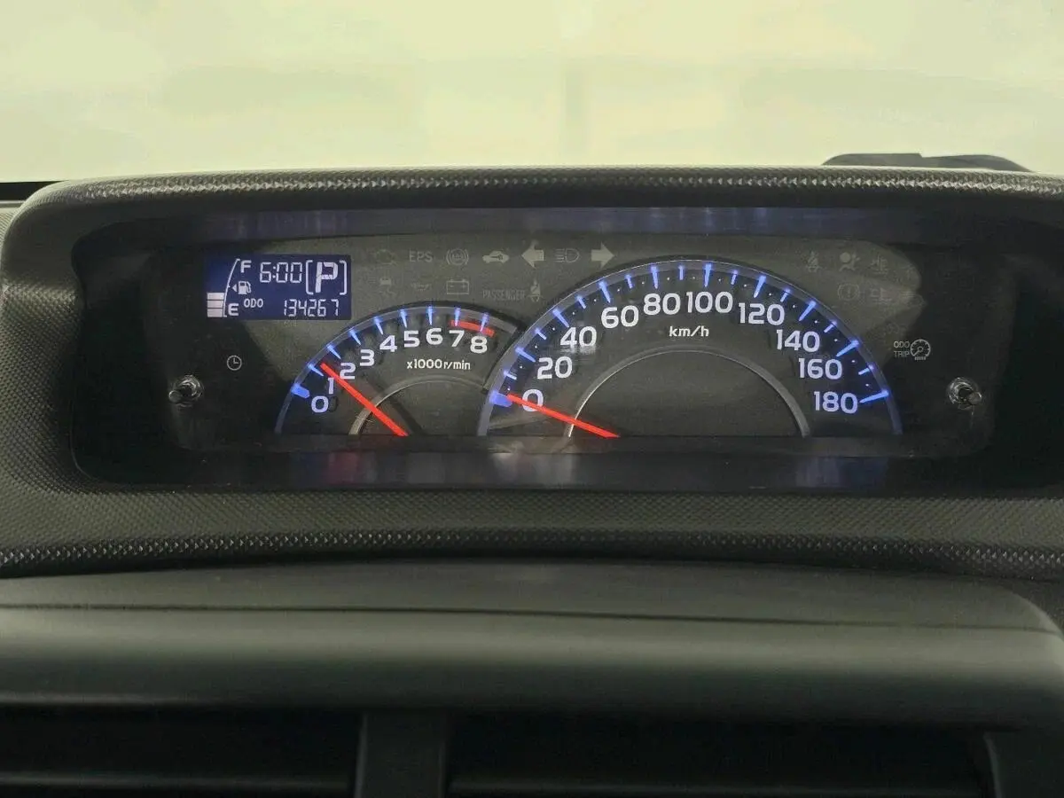 Toyota bB II Компактвэн — фото 6