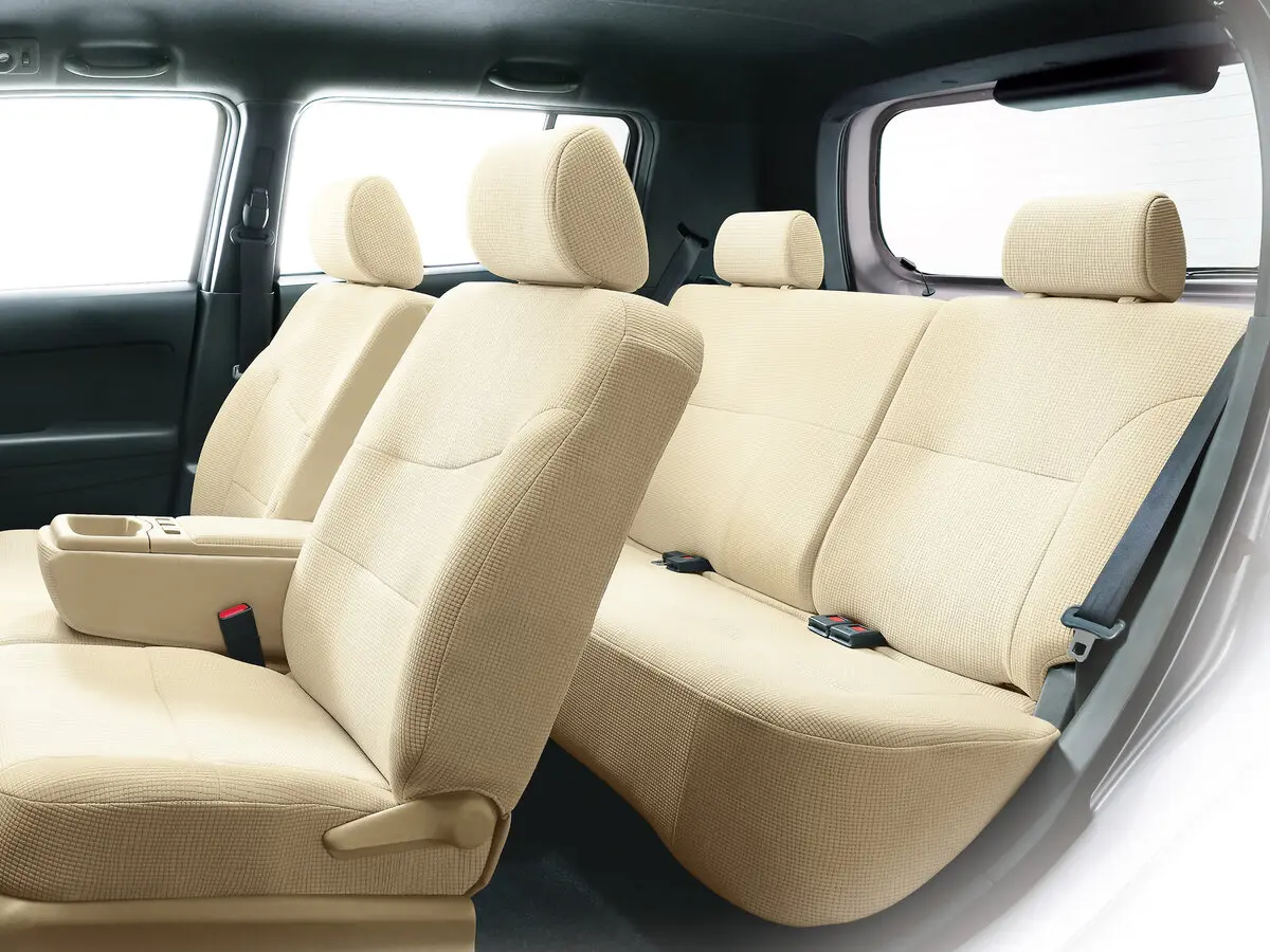 Toyota bB II Компактвэн — фото 7