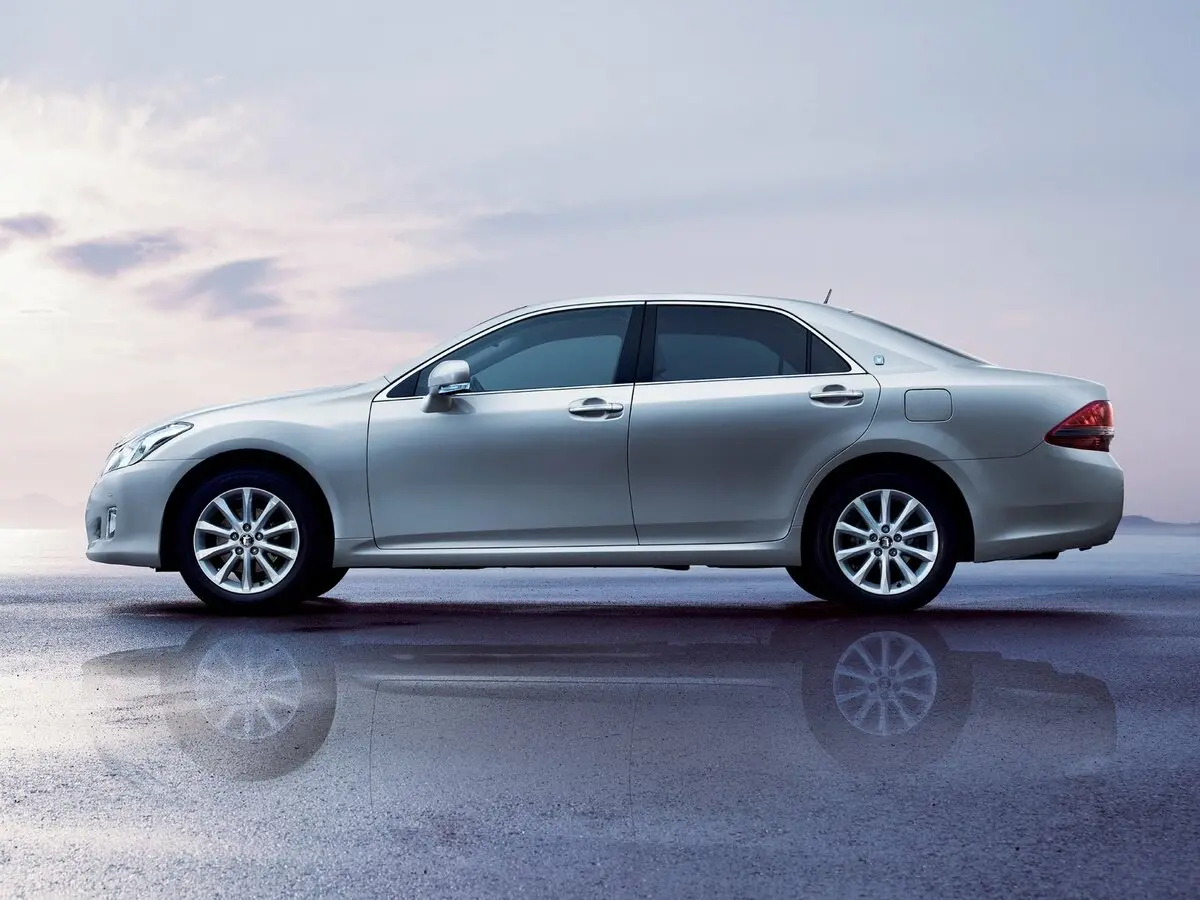 Toyota Crown XIII (S200) Седан — 照片 3