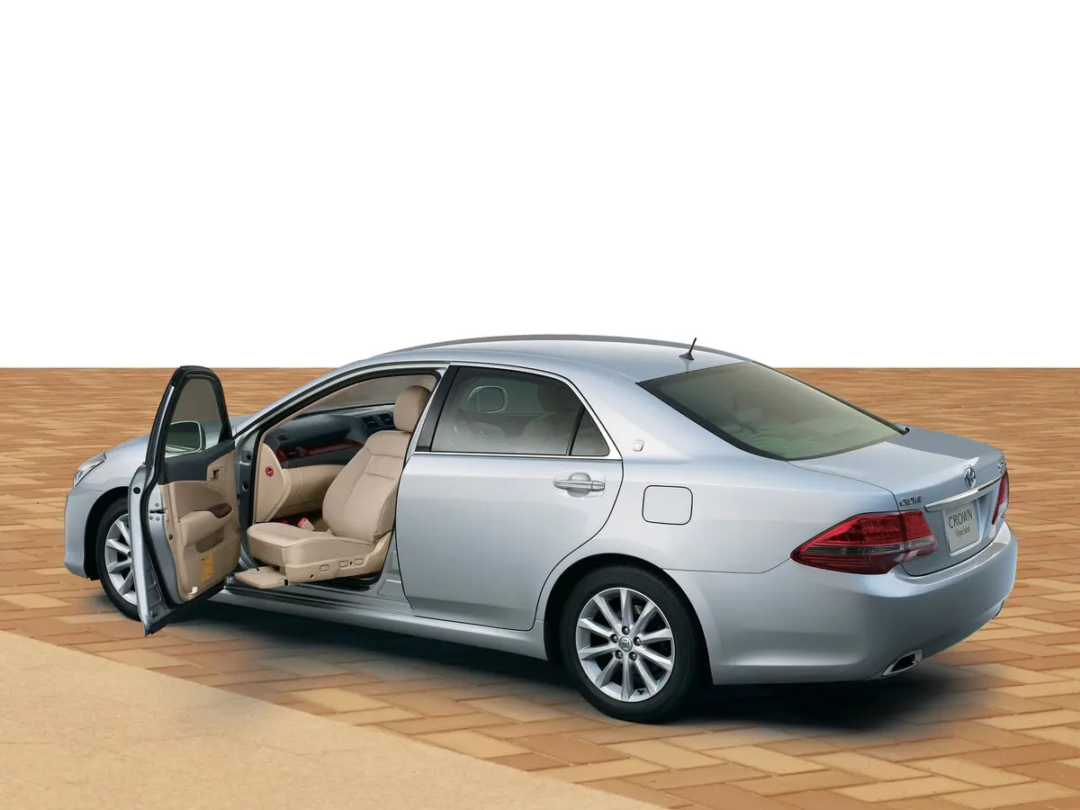 Toyota Crown XIII (S200) Седан — 照片 12