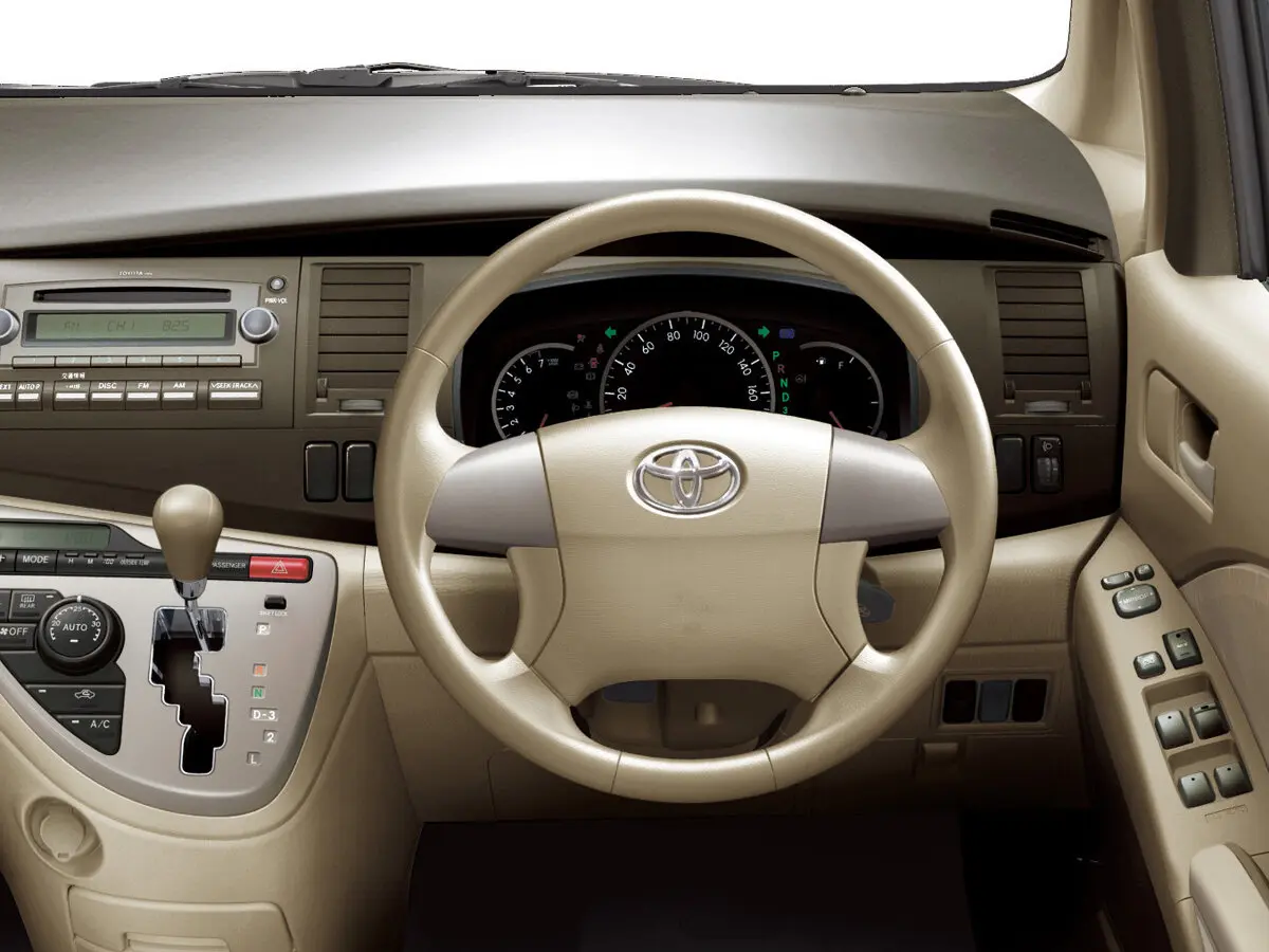 Toyota ISis I Рестайлинг Компактвэн — 照片 9
