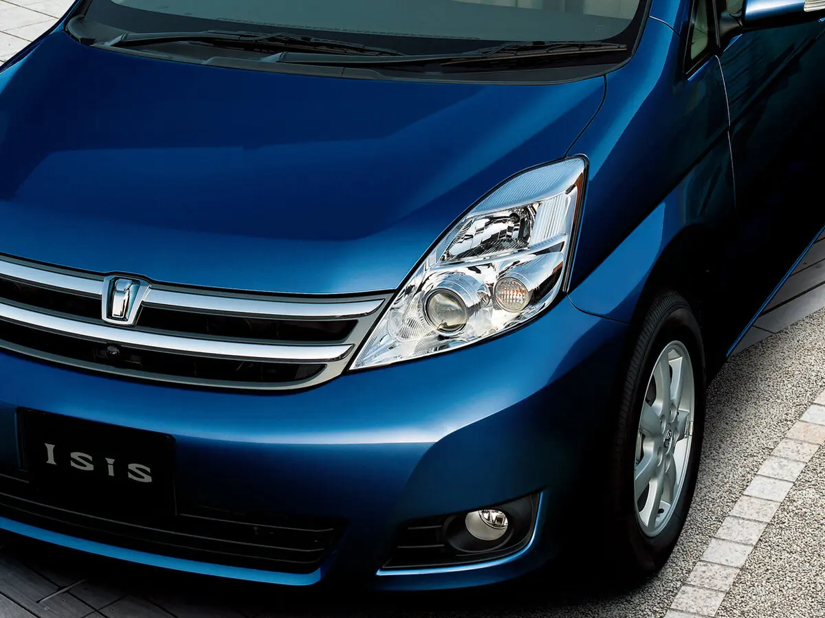 Toyota ISis I Рестайлинг Компактвэн — 照片 11