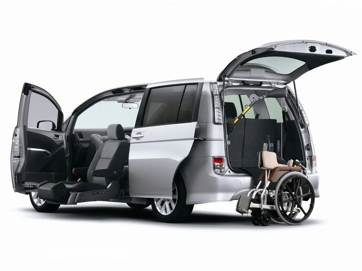 Toyota ISis I Рестайлинг Компактвэн — 照片 12