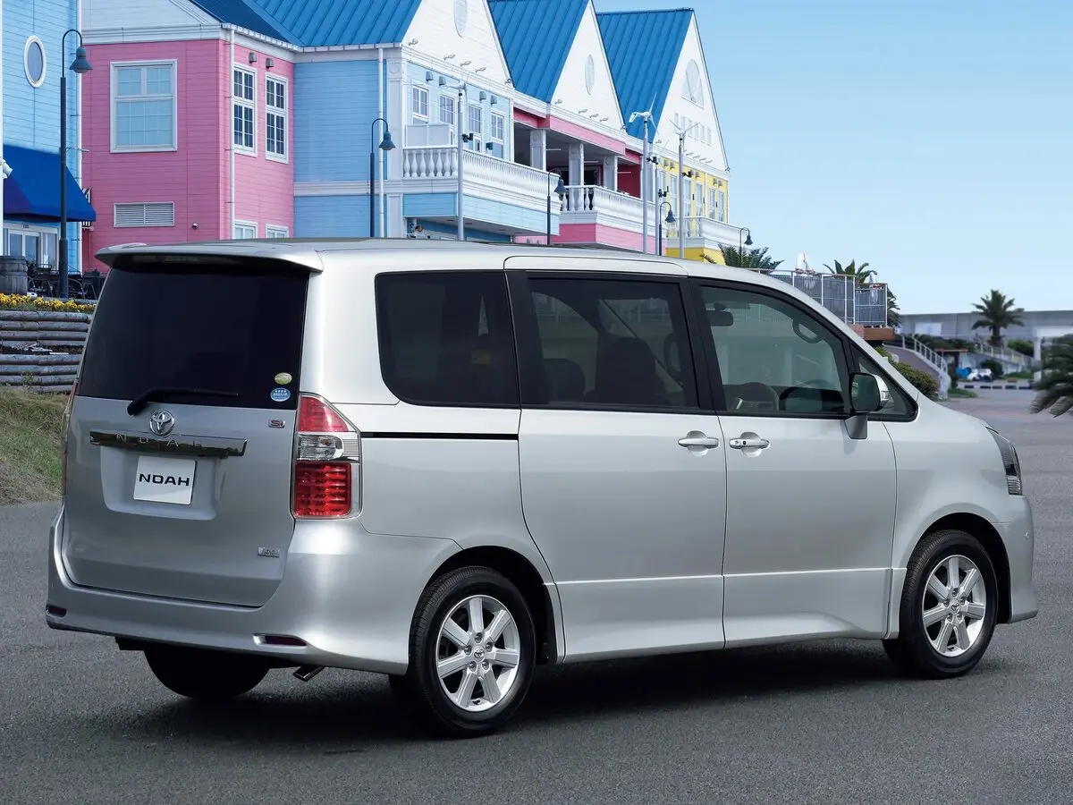 Toyota Noah II (R70) Минивэн — фото 4