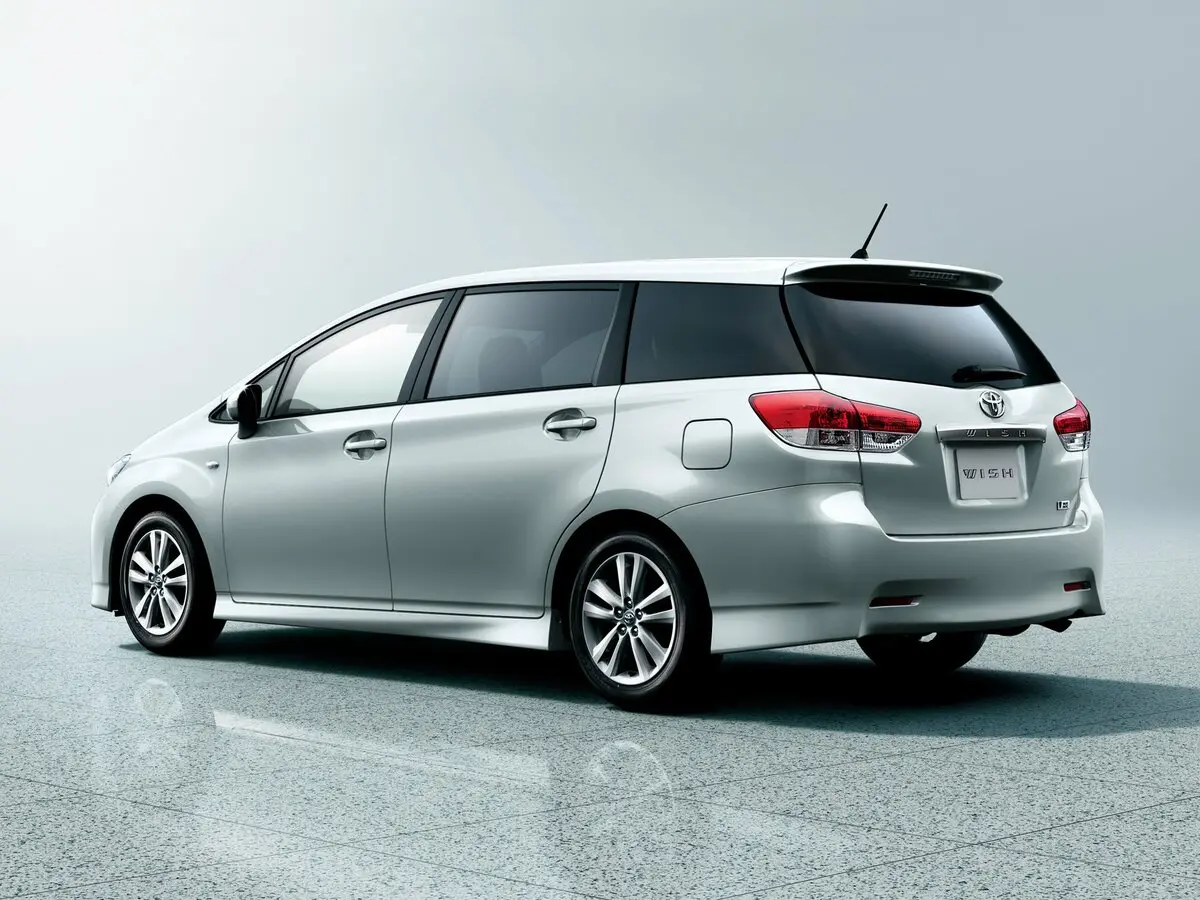 Toyota Wish II Минивэн — фото 5