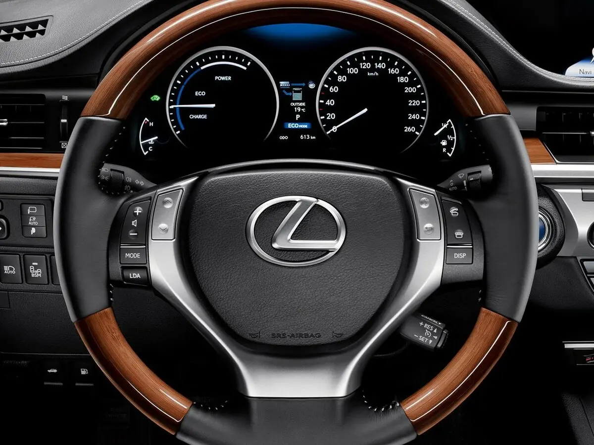 Lexus ES VI Седан — фото 9