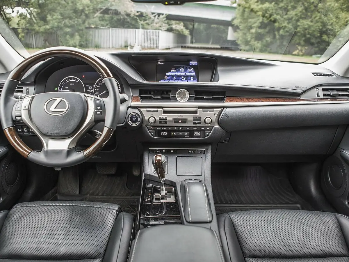 Lexus ES VI Седан — фото 20