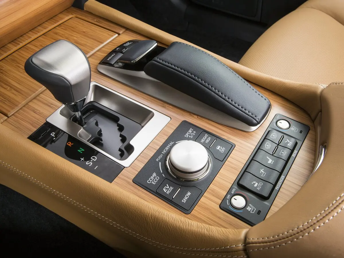 Lexus LS IV Рестайлинг 2 Седан — фото 12