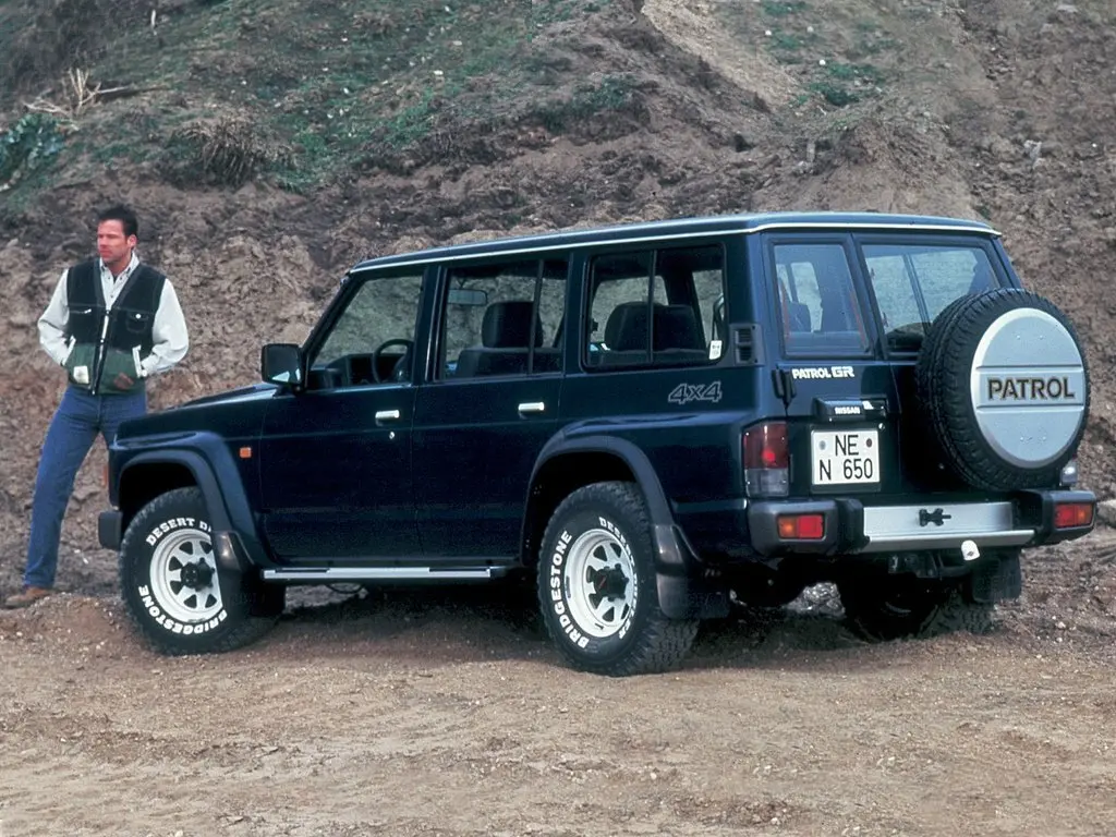 Nissan Patrol IV (Y60) Внедорожник 5 дв. — сүрөт 4