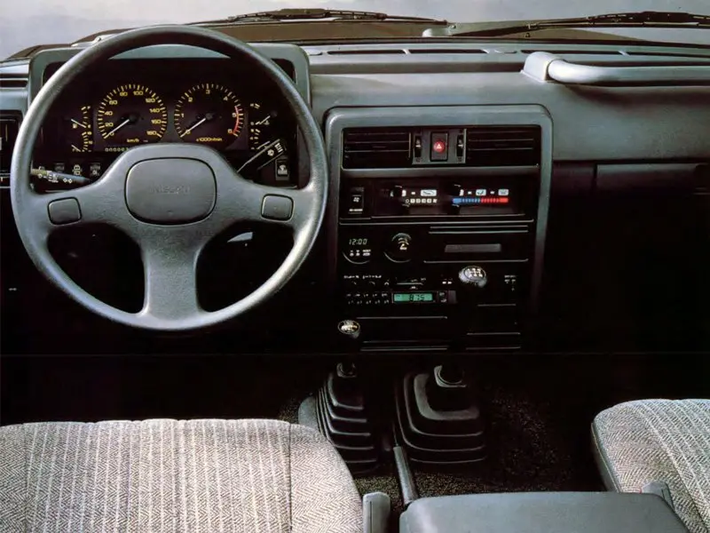 Nissan Patrol IV (Y60) Внедорожник 5 дв. — сүрөт 5