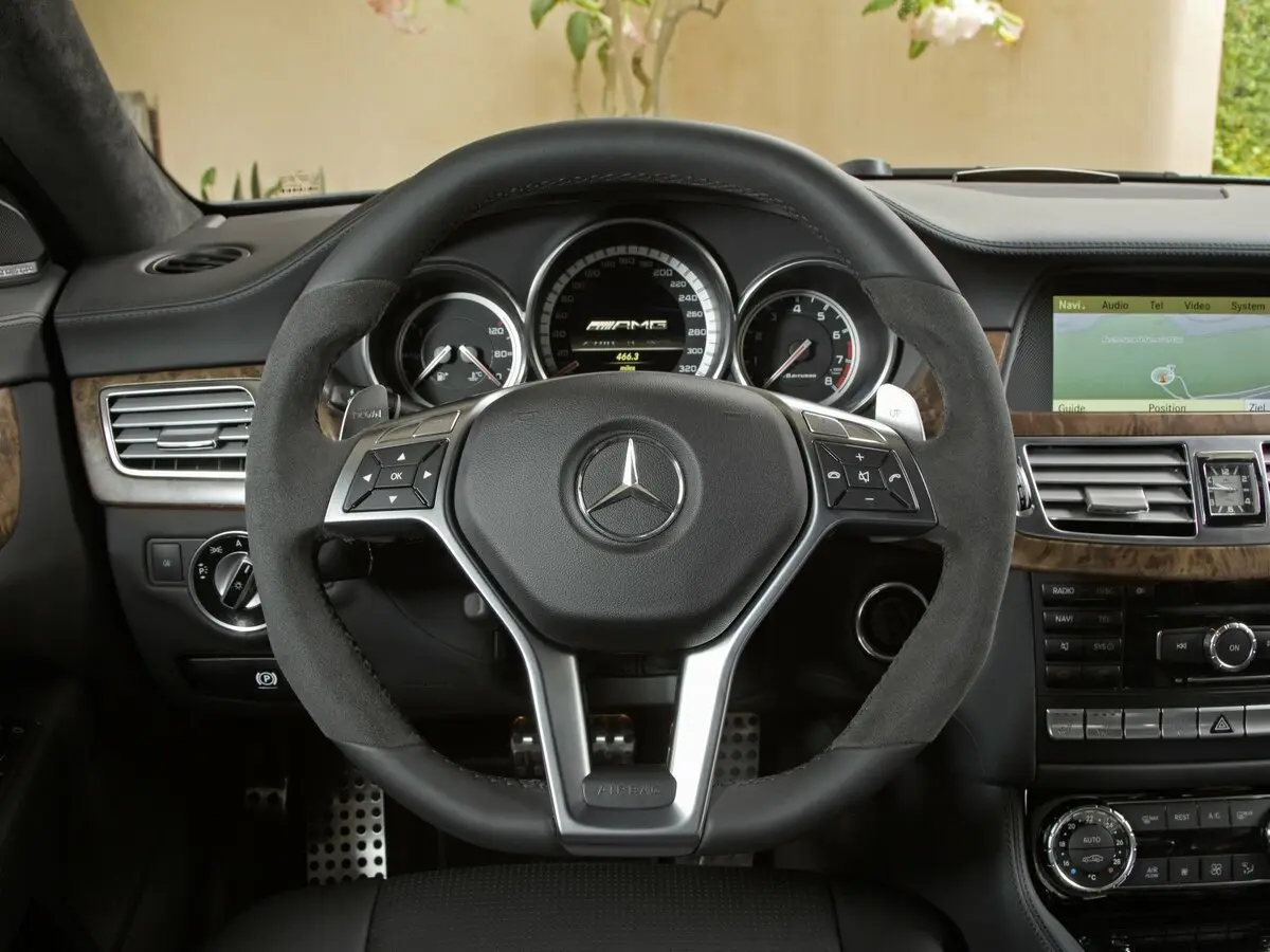 Mercedes-Benz CLS AMG II (W218) Седан — сүрөт 10