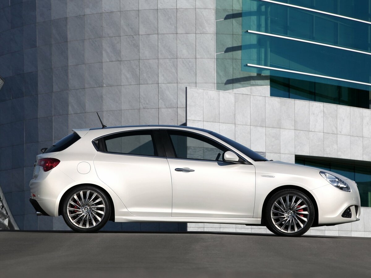 Alfa Romeo Giulietta III Хэтчбек 5 дв. — фото 2