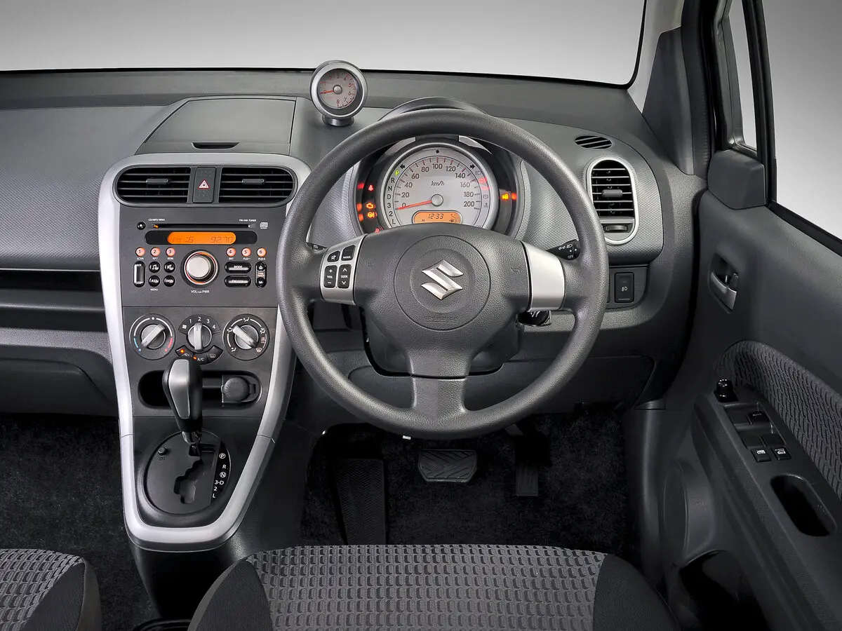 Suzuki Splash I Рестайлинг Хэтчбек 5 дв. — 照片 6
